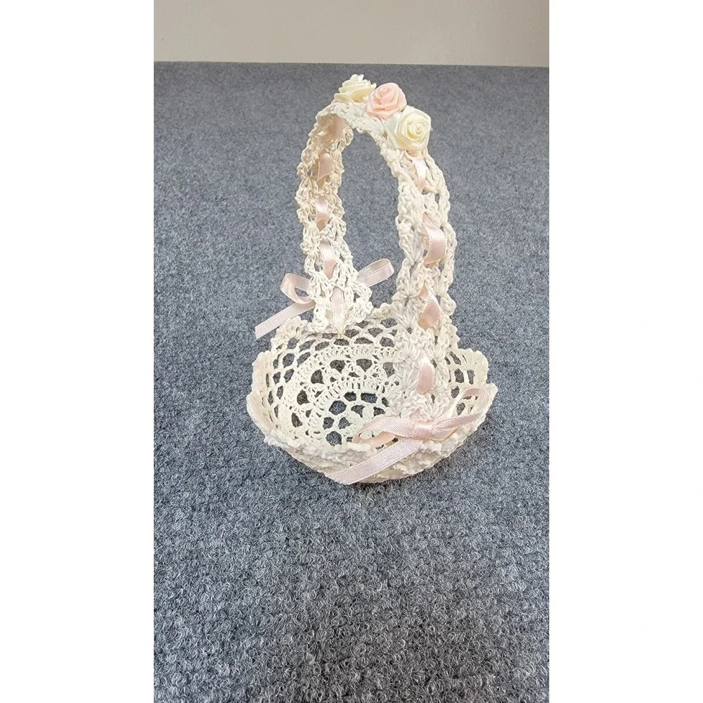Vintage Dainty Crocheted Starched Easter Basket w/Flowers &‎ Handle